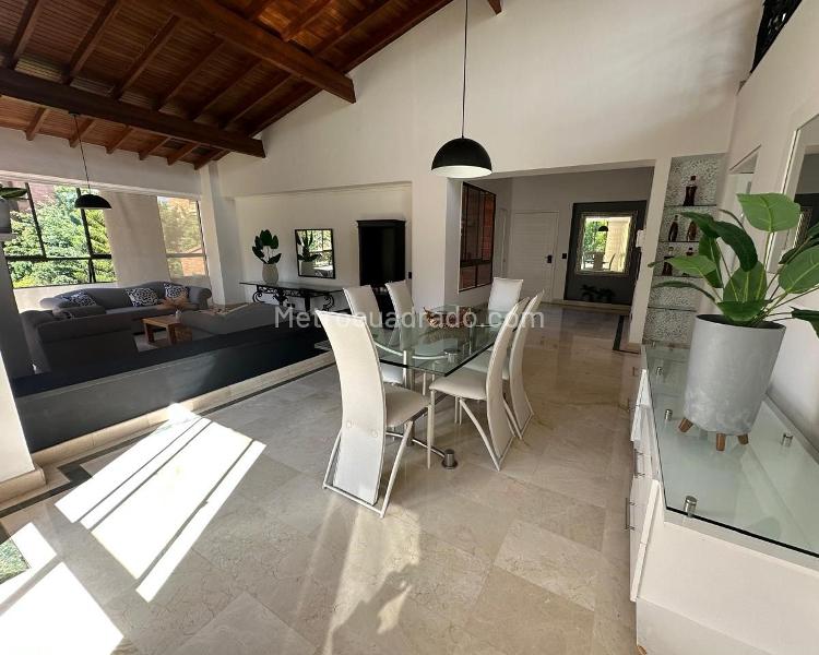 Furnished 4BR Apartment with Pool in El Poblado