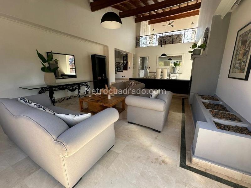 Furnished 4BR Apartment with Pool in El Poblado - 3