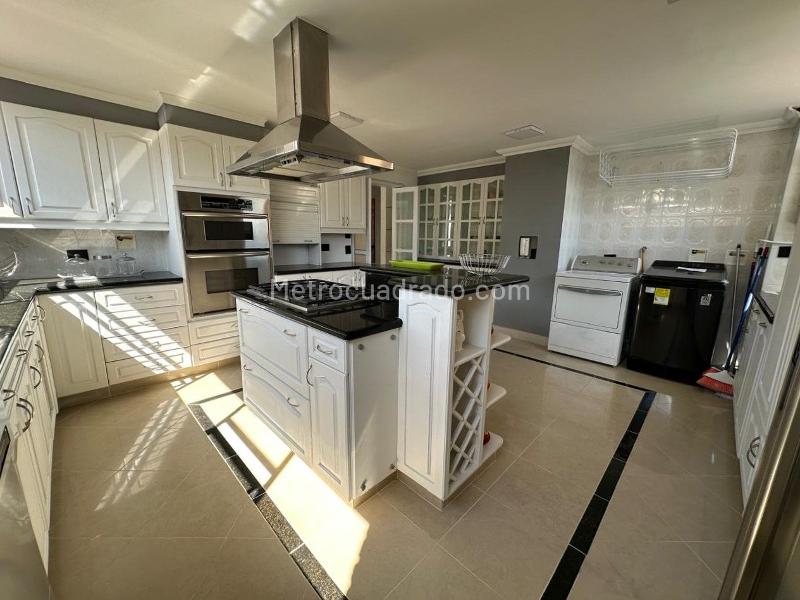 Furnished 4BR Apartment with Pool in El Poblado - 7