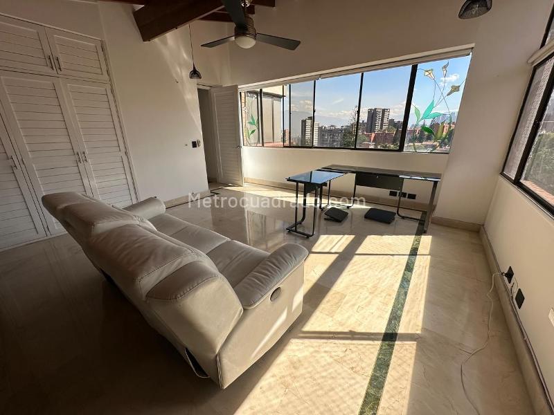 Furnished 4BR Apartment with Pool in El Poblado - 9