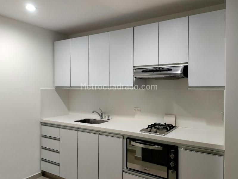 Estudio Moderno de 1 Alcoba Cerca de Universidades en El Poblado - 7