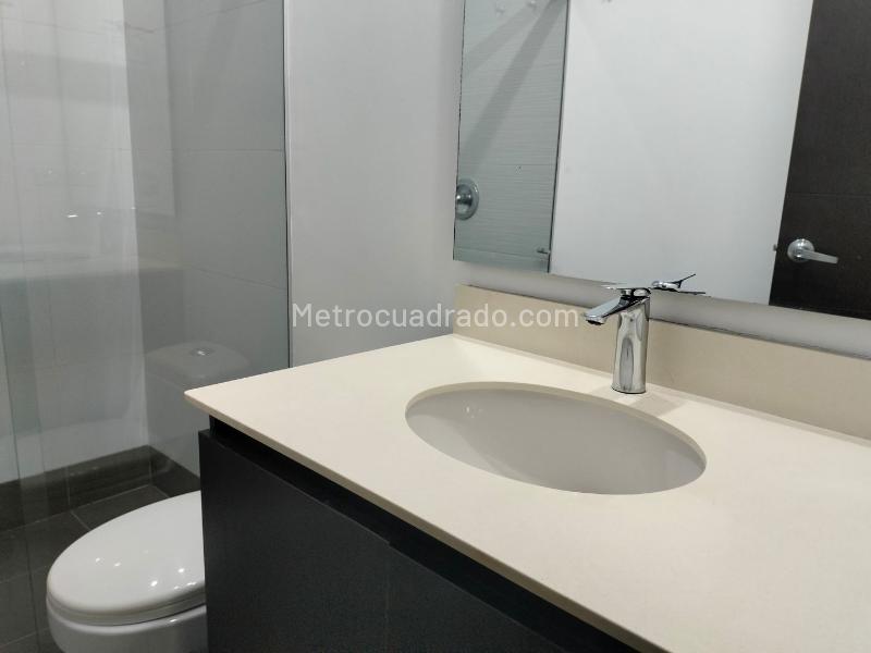 Estudio Moderno de 1 Alcoba Cerca de Universidades en El Poblado - 8