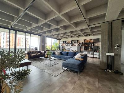 Apartamento de 3 alcobas en venta en El Poblado, Medellín, 230 m² · foto 2 de 19