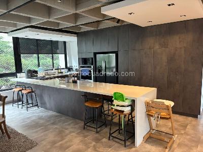 Apartamento de 3 alcobas en venta en El Poblado, Medellín, 230 m² · foto 5 de 19