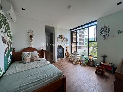 Apartamento de 3 alcobas en venta en El Poblado, Medellín, 230 m² · foto 8 de 19