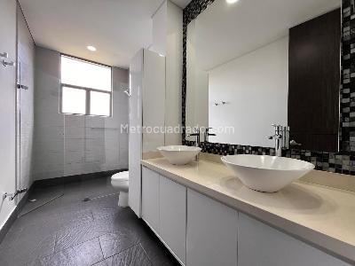 Casa de 4 alcobas en arriendo en Envigado, Envigado, 398 m² · foto 17 de 20