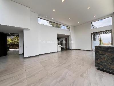 Casa de 4 alcobas en arriendo en Envigado, Envigado, 398 m² · foto 3 de 20