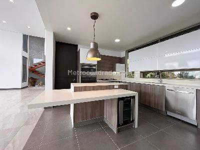 Casa de 4 alcobas en arriendo en Envigado, Envigado, 398 m² · foto 6 de 20