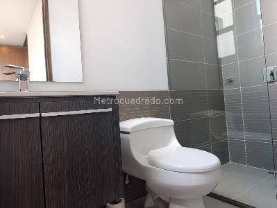 Apartamento de 3 alcobas en venta en El Poblado, Medellín, 236 m² · foto 17 de 18