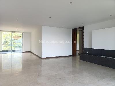 Apartamento de 3 alcobas en venta en El Poblado, Medellín, 236 m² · foto 2 de 18