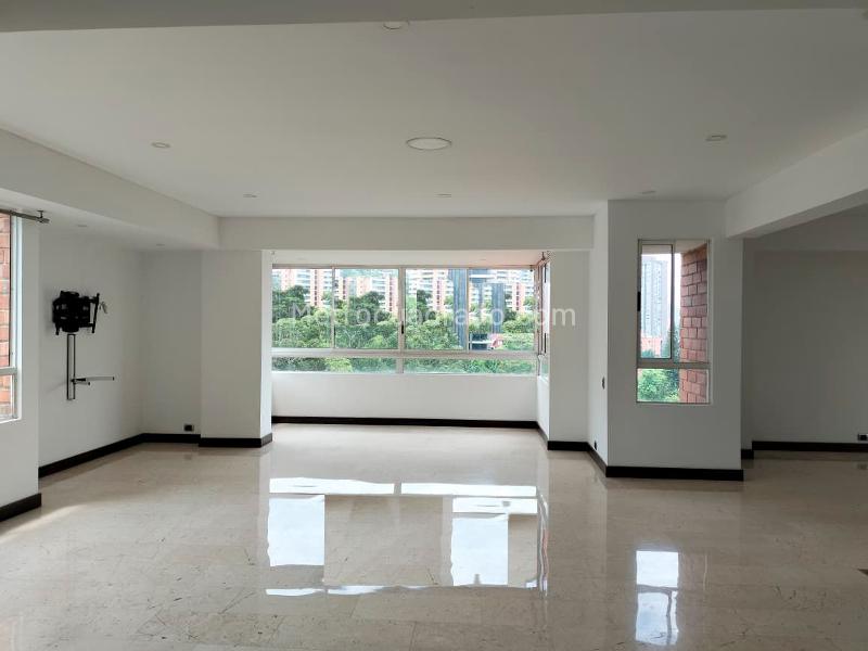 Stylish 3BR Apartment with Marble Floors in El Poblado