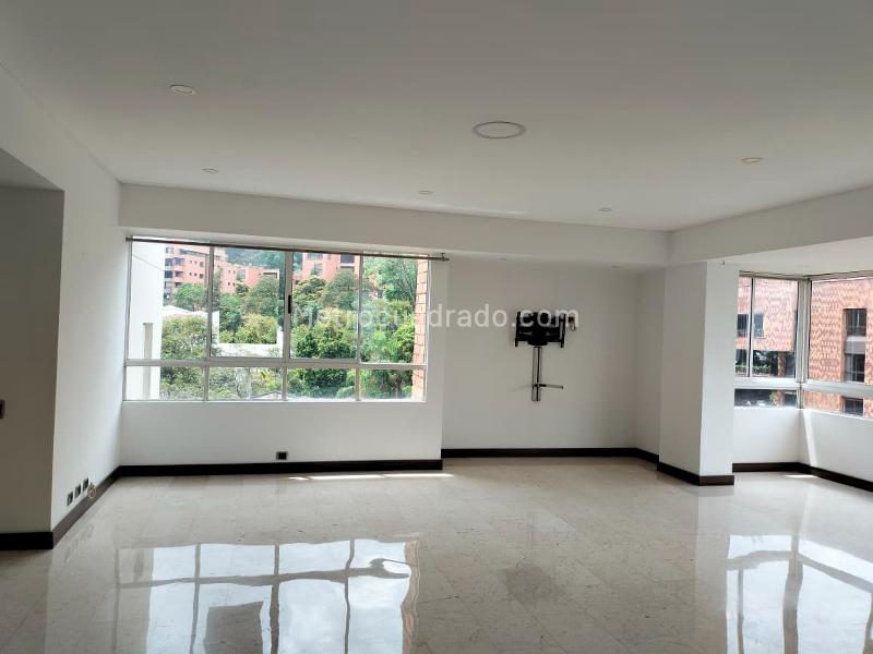 Stylish 3BR Apartment with Marble Floors in El Poblado - 4