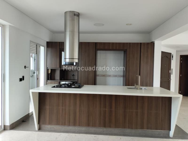 Stylish 3BR Apartment with Marble Floors in El Poblado - 7