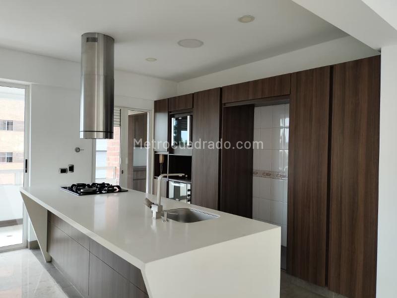 Stylish 3BR Apartment with Marble Floors in El Poblado - 8