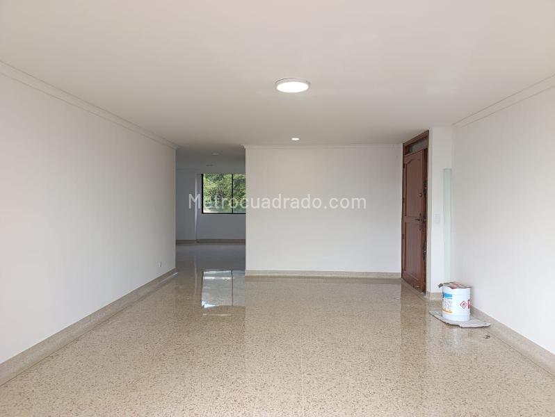 Spacious 3BR Apartment with Terrace in El Poblado