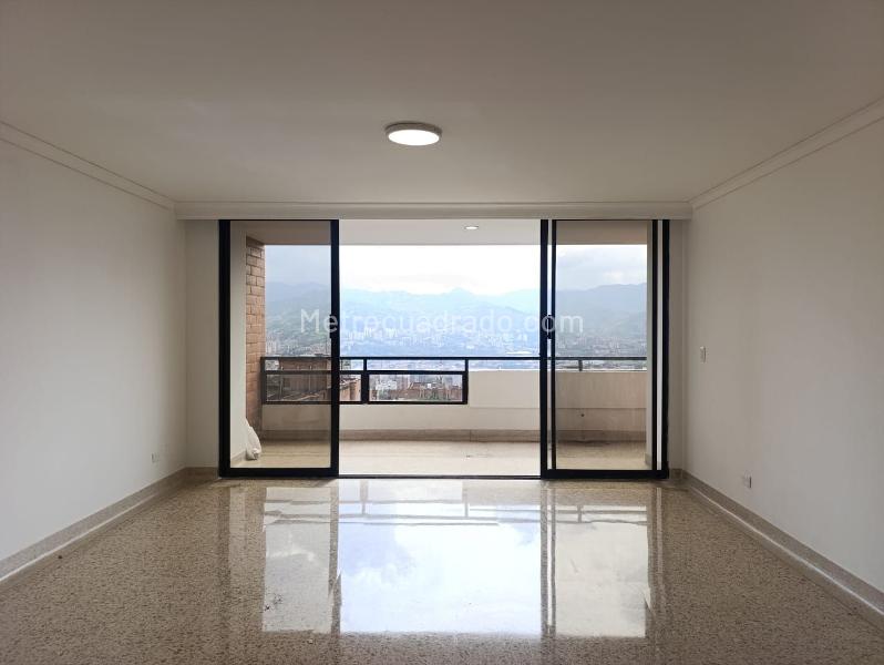 Apartamento Amplio de 3 Alcobas con Terraza en El Poblado - 2
