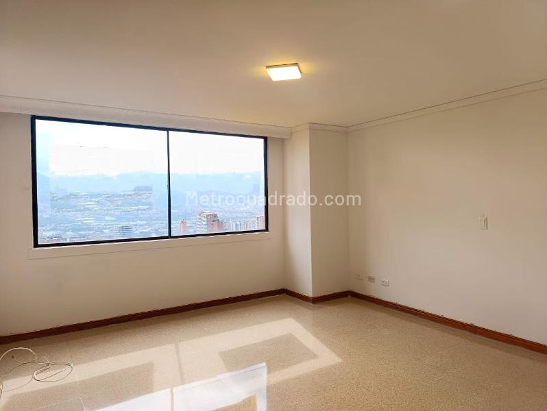 Apartamento Amplio de 3 Alcobas con Terraza en El Poblado - 8