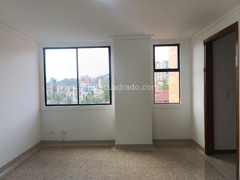 Apartamento Amplio de 3 Alcobas con Terraza en El Poblado - 9