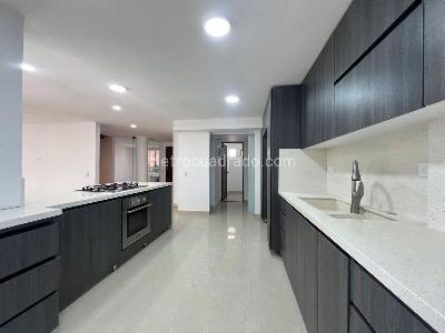 Casa de 3 alcobas en venta en Envigado, Envigado, 282 m² · foto 2 de 15