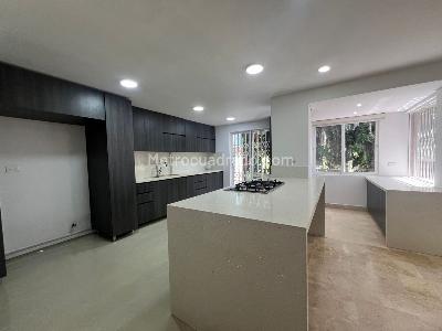 Casa de 3 alcobas en venta en Envigado, Envigado, 282 m² · foto 3 de 15