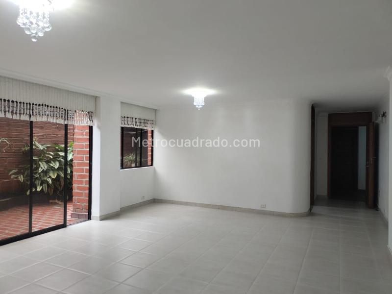 Spacious 3BR Apartment in El Poblado - 3