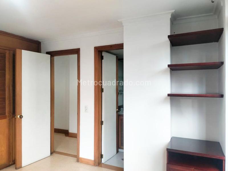 Apartamento Moderno de 2 Alcobas en Zona Tranquila de El Poblado - 9