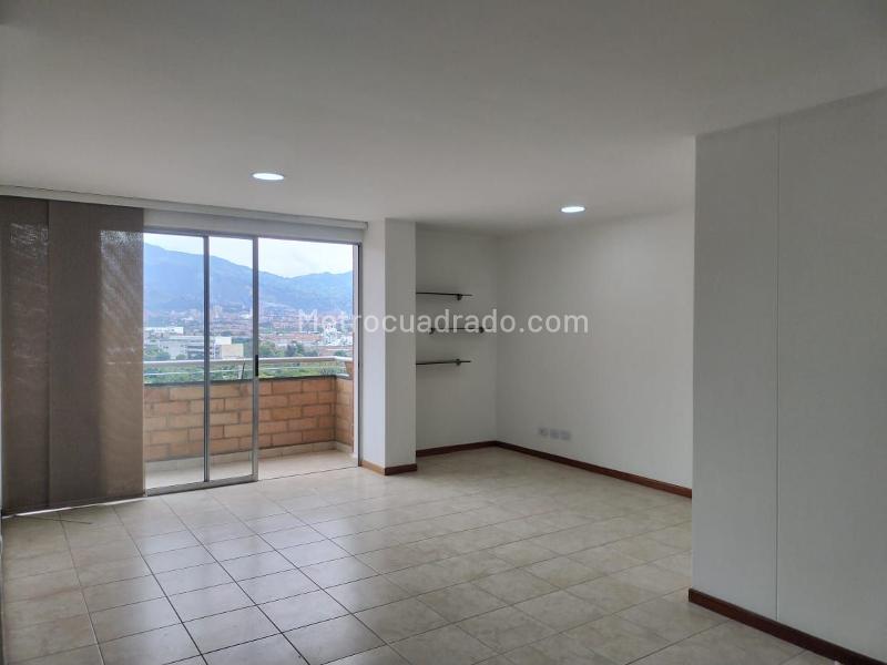 Modern 2BR Apartment with Balcony in El Poblado - 2