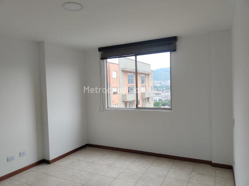 Modern 2BR Apartment with Balcony in El Poblado - 8