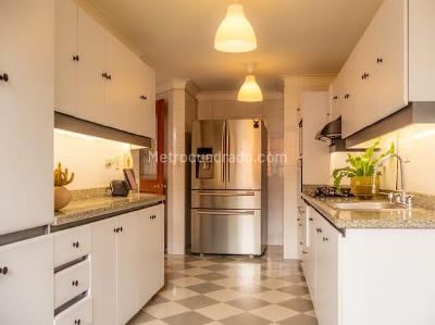 Apartamento de 3 alcobas en venta en El Tesoro, Medellín, 165 m² · foto 8 de 18