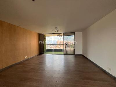 Apartamento de 3 alcobas en venta en El Poblado, Medellín, 140 m² · foto 2 de 19
