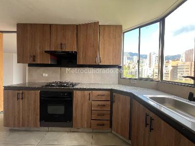 Apartamento de 3 alcobas en venta en El Poblado, Medellín, 140 m² · foto 8 de 19