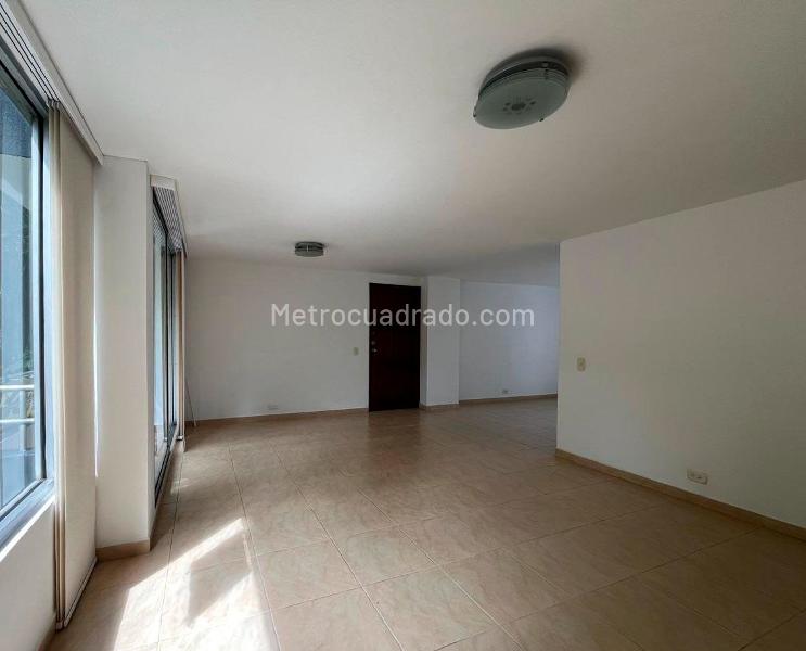 3BR Apartment for Rent in El Poblado with Balcony & Parking - 3