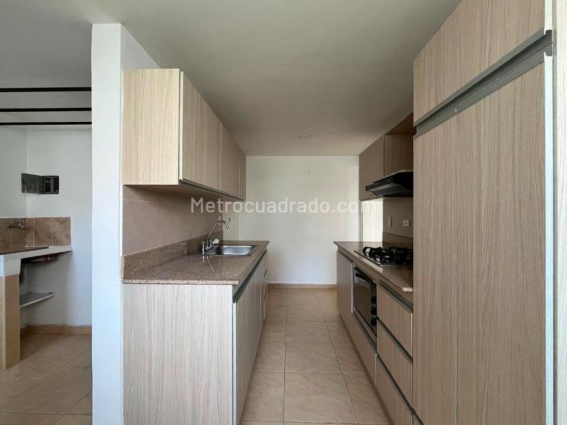 3BR Apartment for Rent in El Poblado with Balcony & Parking - 4