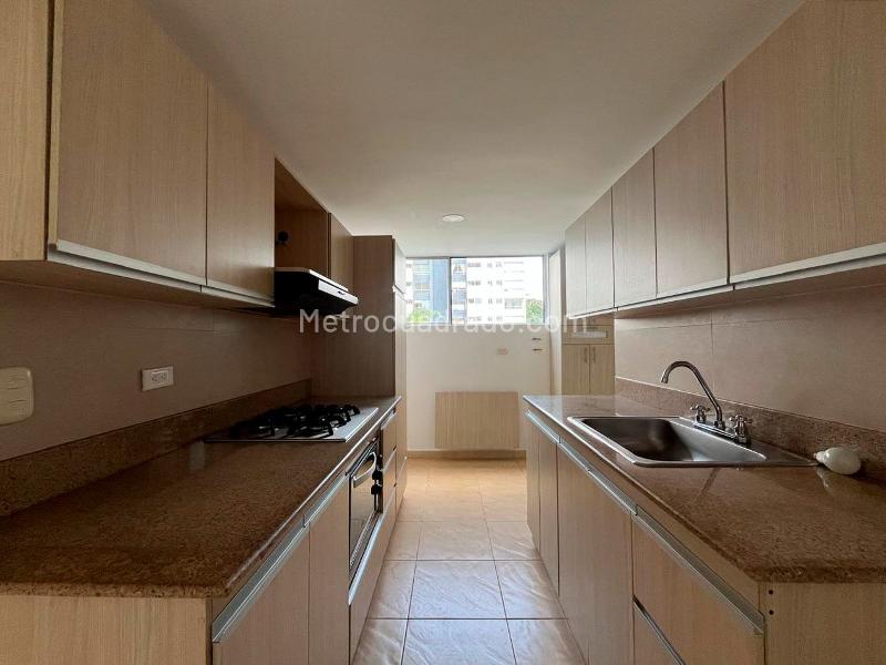 3BR Apartment for Rent in El Poblado with Balcony & Parking - 7