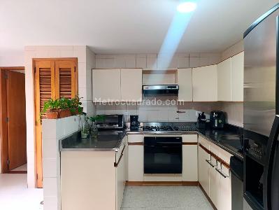 Apartamento de 3 alcobas en venta en El Poblado, Medellín, 148 m² · foto 7 de 18