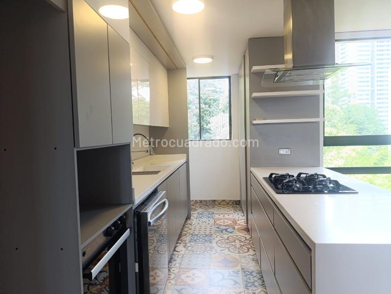 Elegant 2BR Apartment with Jacuzzi in El Poblado - 7