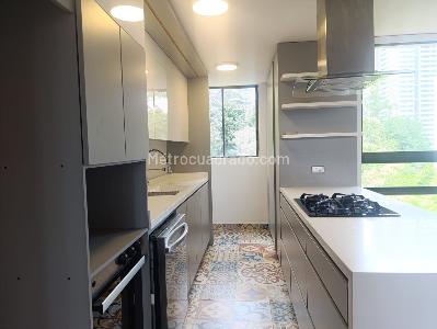 Apartamento de 2 alcobas en venta en El Poblado, Medellín, 140 m² · foto 7 de 18