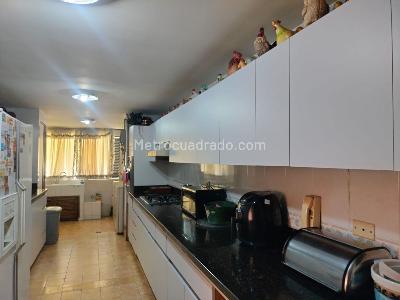 Apartamento de 3 alcobas en venta en El Poblado, Medellín, 208 m² · foto 5 de 17