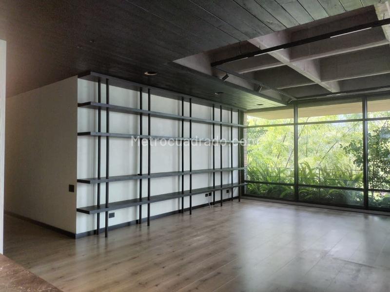 Apartamento Moderno de 2 Alcobas Cerca a Servicios en El Poblado - 2