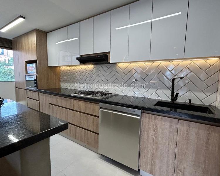 Furnished 2BR Apartment for Rent in El Poblado (Balcony & Parking) - 4