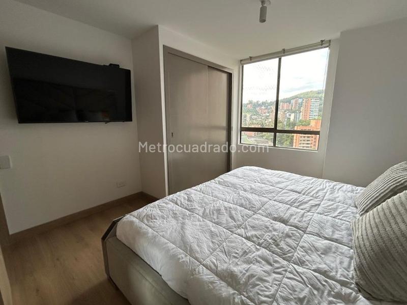 Furnished 2BR Apartment for Rent in El Poblado (Balcony & Parking) - 6