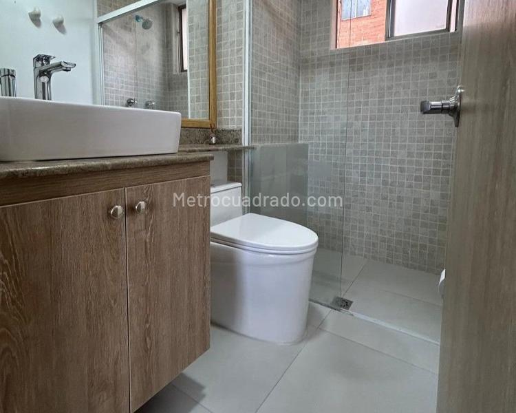 Furnished 2BR Apartment for Rent in El Poblado (Balcony & Parking) - 9