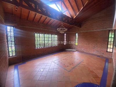 Casa de 5 alcobas en venta en Envigado, Envigado · foto 2 de 15
