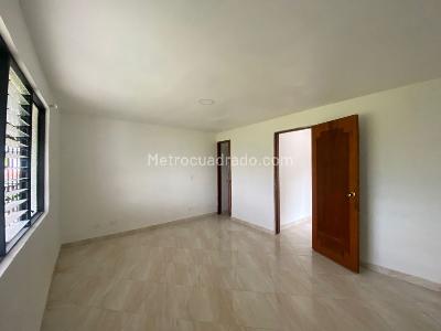 Casa de 4 alcobas en arriendo en Envigado, Envigado, 450 m² · foto 3 de 13