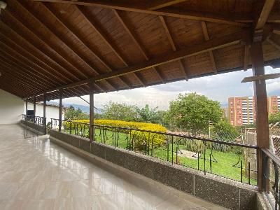 Casa de 4 alcobas en arriendo en Envigado, Envigado, 450 m² · foto 9 de 13