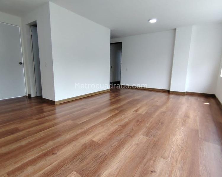 Apartamento de 3 Alcobas con Balcón y Parqueadero Cubierto en El Poblado - 3