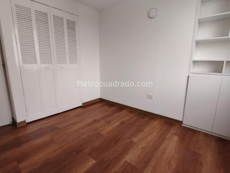 Apartamento de 3 Alcobas con Balcón y Parqueadero Cubierto en El Poblado - 6