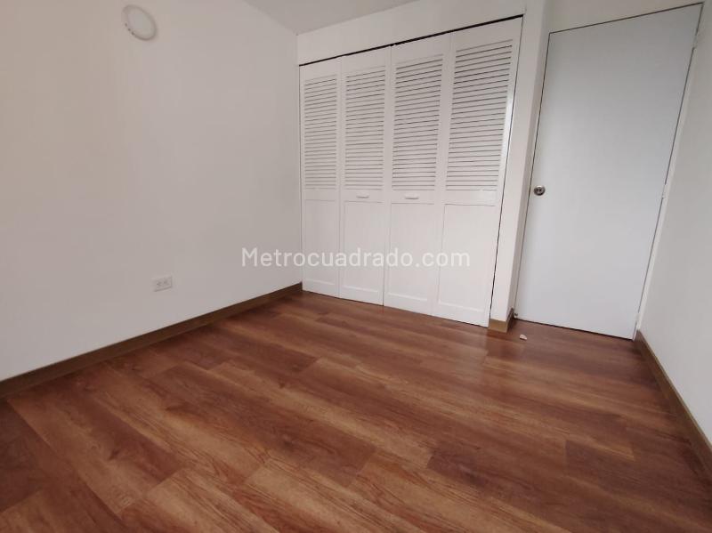 Apartamento de 3 Alcobas con Balcón y Parqueadero Cubierto en El Poblado - 7