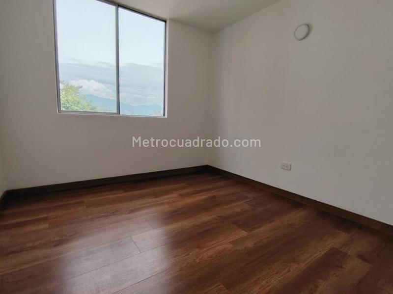 Apartamento de 3 Alcobas con Balcón y Parqueadero Cubierto en El Poblado - 8