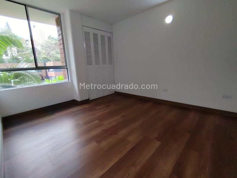 Apartamento de 3 Alcobas con Balcón y Parqueadero Cubierto en El Poblado - 9